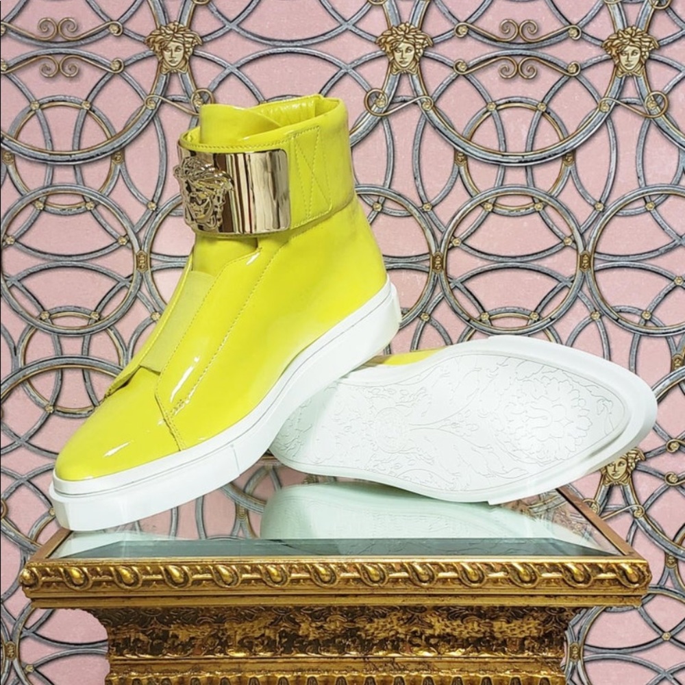 Rare Versace yellow patent leather palazzo fashion shoes. New and never worn.